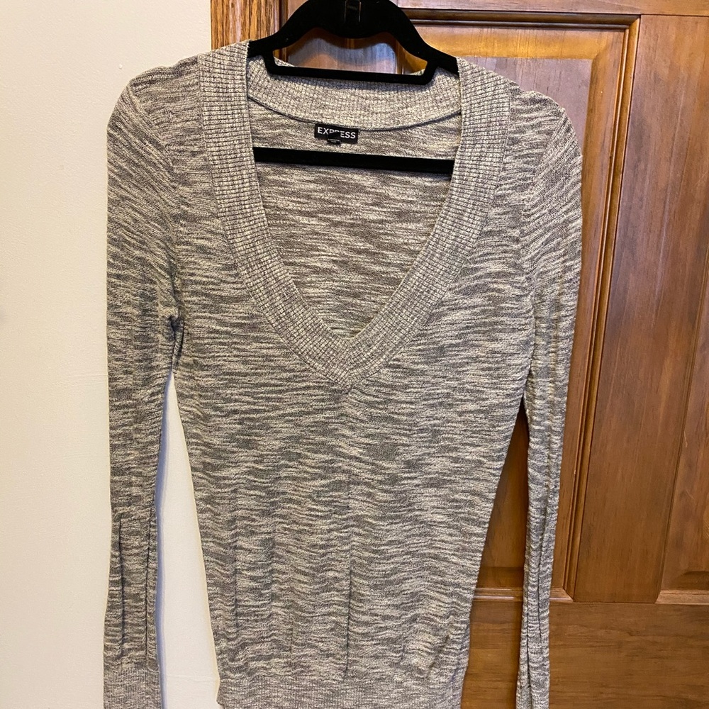 Express vneck